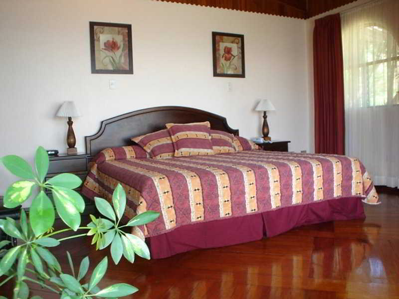 La Catalina Hotel & Suites Santa Barbara de Heredia Екстериор снимка